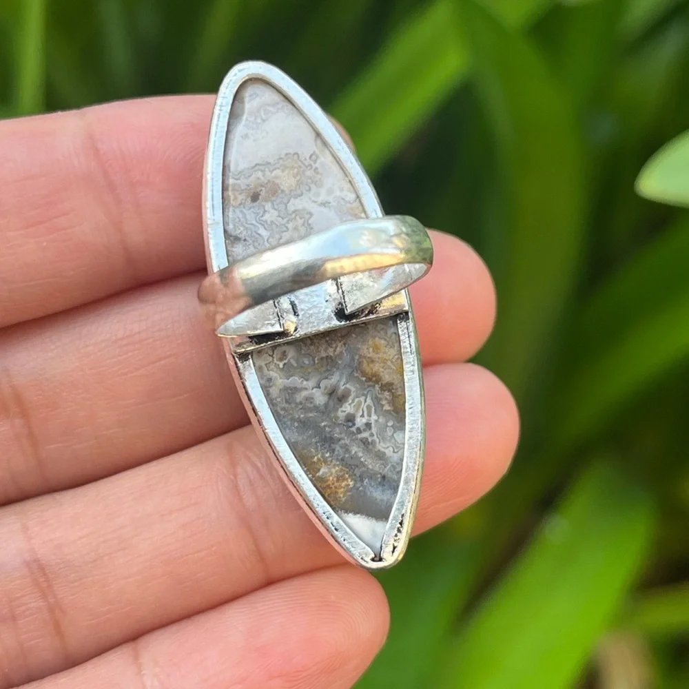 Size‎ 6 925 silver plated crazy lace agate ring